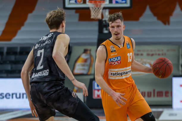 中扮演了关 中扮演了关