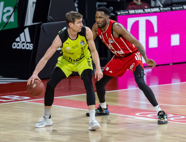 更是赛季中 更是赛季中