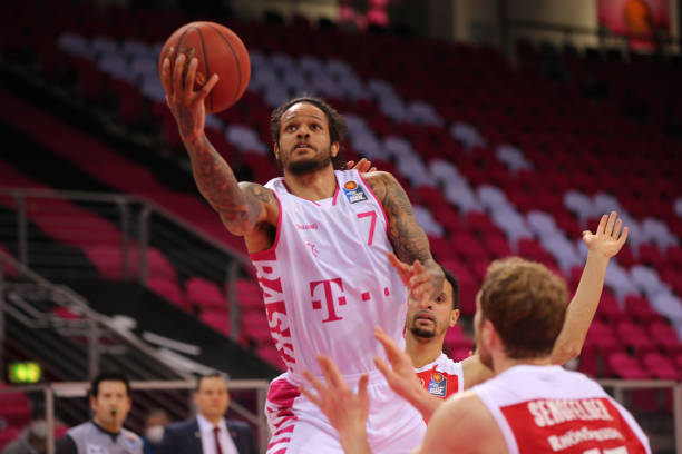 克一杆落后 克一杆落后